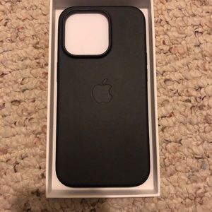 BLACK IPHONE 14 PRO LEATHER CASE